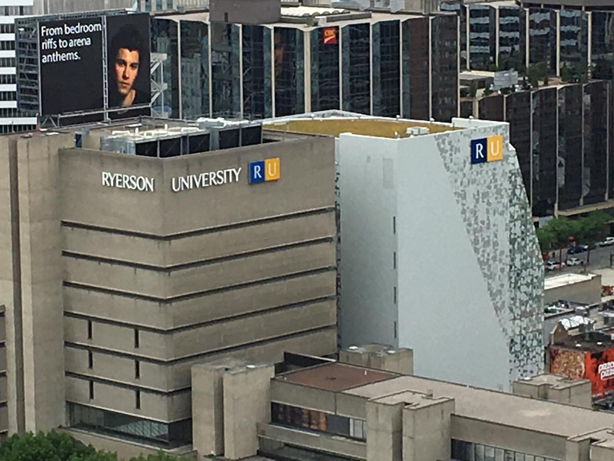 Toronto Metropolitan University-Daphne Cockwell Complex Residence Exterior photo